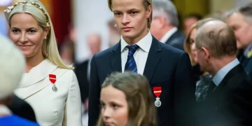 Hijo de la princesa Mette-Marit cumplirá prisión domiciliaria en Noruega