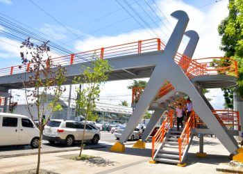 Habilitan puente peatonal en la avenida Ortega y Gasset