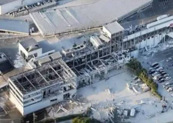 Colapsa un centro comercial con personas atrapadas tras terremoto 7,1 en Japón