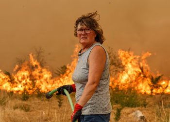 Al menos 11 muertos y 19 desaparecidos en el incendio más letal de las últimas décadas en España