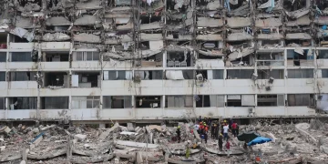 Venezuela demuele el primer edificio en la región devastada por los recientes terremotos