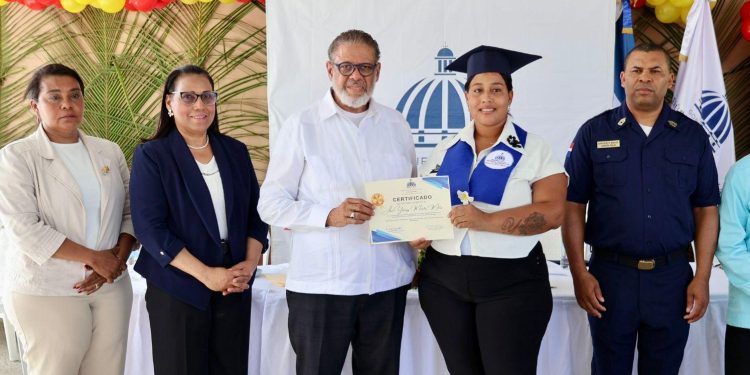 DGDC impulsa oportunidades de emprendimiento en Barahona con capacitación de decenas de mujeres