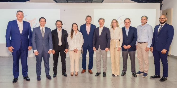 Marco Cabral es reelegido presidente de AZOCIBAO para el período 2026-2027