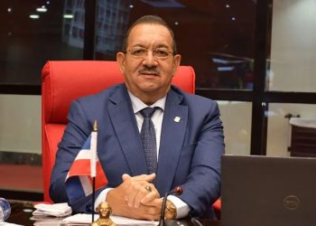 Senador Cristóbal Castillo pide revisar altas comisiones a estaciones por pagos con tarjetas