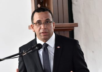 UASD reconoce a Andrés Navarro como profesor del año 2025-2026 en el Día del Maestro