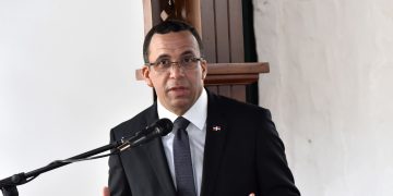 UASD reconoce a Andrés Navarro como profesor del año 2025-2026 en el Día del Maestro
