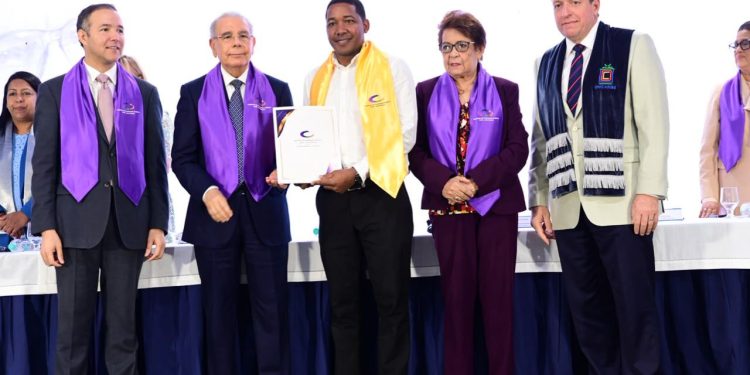 PLD gradúa a más de 700 participantes en Programa de Formación Política, reafirmando su compromiso con la educación y la institucionalidad