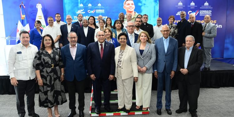 Santos Badía resalta papel de las universidades en transformación del sistema educativo dominicano