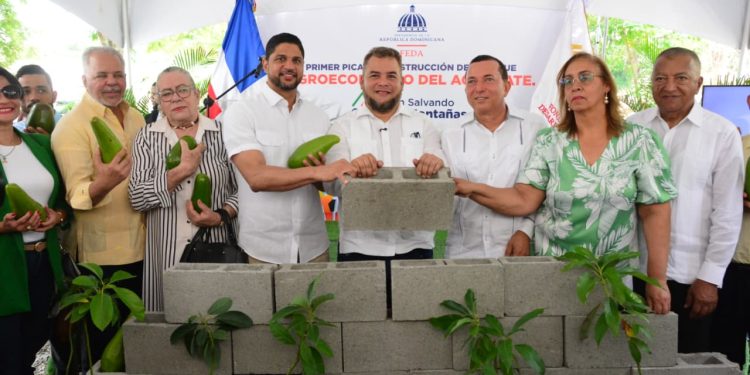 Gobierno inicia construcción del Parque Agroecológico del Aguacate en Cambita Garabitos