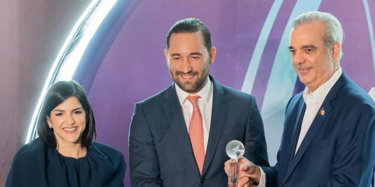 Hire Horatio es reconocida por ProDominicana por su aporte al comercio de servicios y la generación de empleos de calidad