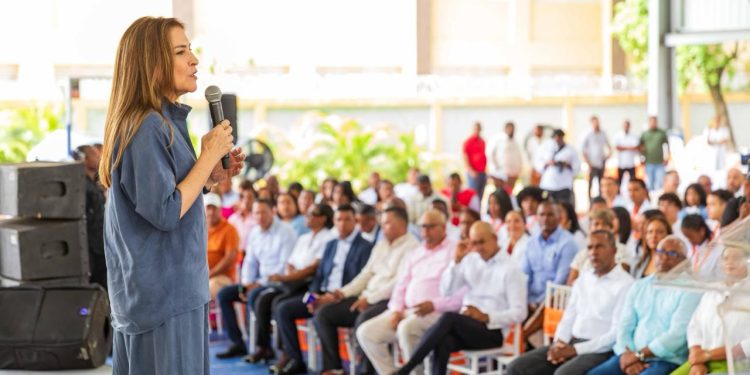 Carolina plantea agenda de desarrollo para Hato Mayor centrada en empleo, producción y turismo
