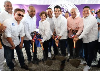 Wellington Arnaud  inicia  ampliación redes de distribución del acueducto múltiple de Baní, provincia Peravia