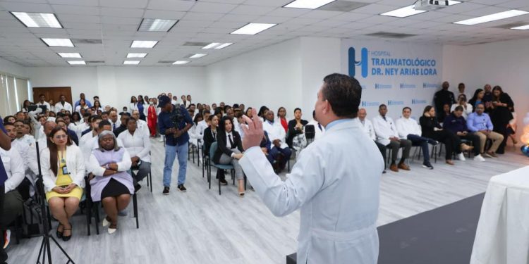 Director SNS da la bienvenida a los nuevos residentes médicos del Hospital Ney Arias Lora