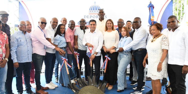 Ministro Kelvin Cruz inicia construcción de multiuso en Villa Hermosa, La Romana