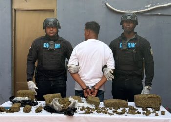 Policía Nacional ocupa siete paquetes de presunta marihuana, incauta 16 máquinas tragamonedas y arresta a un hombre durante operativo en Capotillo, DN