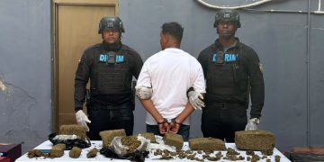 Policía Nacional ocupa siete paquetes de presunta marihuana, incauta 16 máquinas tragamonedas y arresta a un hombre durante operativo en Capotillo, DN
