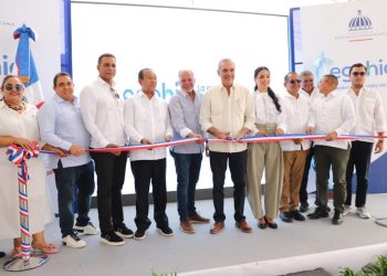 Presidente Luis Abinader inaugura primer tramo de carretera Los Quemados
