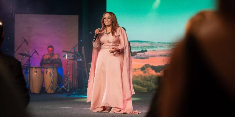 Evelyn Durán presenta “Gozo”, su nuevo tema musical con el que apuesta al merengue típico