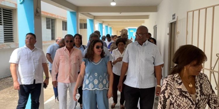 Rector Editrudis Beltrán recibe edificio del antiguo Hospital Ramón Matías Mella para instalar subcentro de la UASD en Dajabón