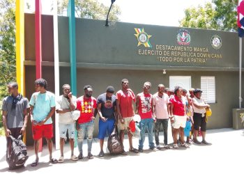 Ejército localiza grupo de 25 haitianos indocumentados durante operativos en Montecristi y Santiago Rodríguez