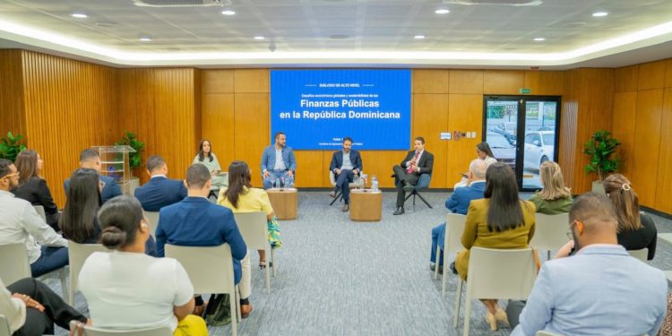 Egresados de BARNA Management School lanzan iniciativa para impulsar el diálogo sobre los principales desafíos nacionales