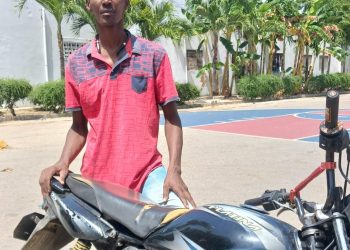Policía recupera motocicleta robada en Barahona; propietario destaca rápida intervención de los agentes