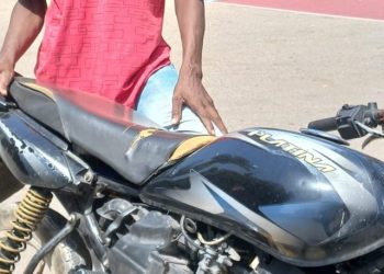 Policía recupera motocicleta robada en Barahona; propietario destaca rápida intervención de los agentes