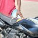 Policía recupera motocicleta robada en Barahona; propietario destaca rápida intervención de los agentes