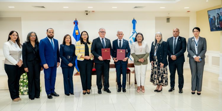 Senado y el INESDYC firman convenio de colaboración