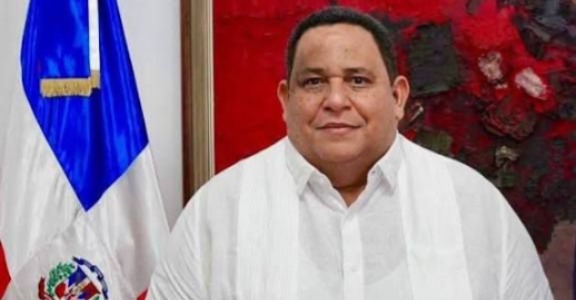 Alcalde de Azua valora avances en el sistema de salud y llama al consenso en favor de la población