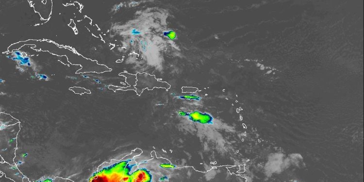 Indomet: Vaguada y nueva onda tropical generarán aguaceros y tormentas eléctricas este jueves