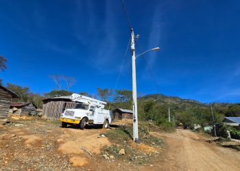 EDENORTE y Ministerio de Energía y Minas llevan electricidad a Cruz de Cabrera con inversión de RD$14.7 millones