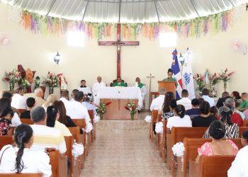 Desarrollo de la Comunidad entrega remozada Capilla cen Sabana Iglesia, Santiago