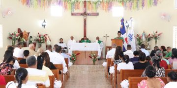 Desarrollo de la Comunidad entrega remozada Capilla cen Sabana Iglesia, Santiago