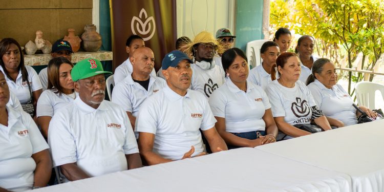 ARTEMI denuncia intentos de grupos externos de ocupar espacios públicos en playas de Miches