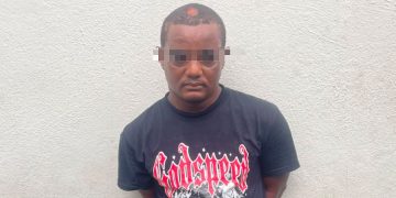 Policía interviene y arresta en flagrante delito a hombre que hirió a ex pareja con arma punzante en Los Guaricanos