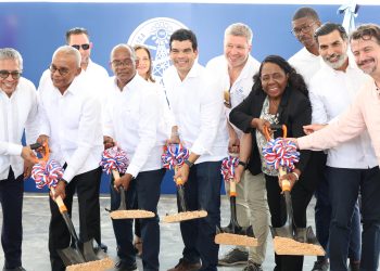 Wellington Arnaud deja iniciados trabajos alcantarillado sanitario de Boca Chica