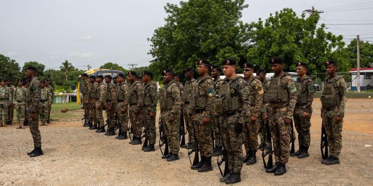 Comandante del Ejército supervisa destacamentos y puestos fronterizos en Elías Piña