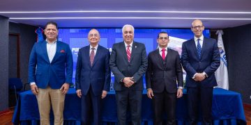 El economista Opinio Alvarez Betancourt presenta obra que recoge 40 años de pensamiento económico dominicano en la Universidad APEC