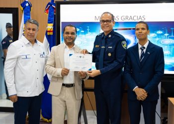ITLA entrega primera certificación en Inteligencia Artificial al alto mando de la Policía Nacional