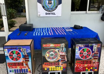 Policía apresa a varios hombres y ocupa drogas, armas y máquinas tragamonedas en operativos realizados en Valverde, SDE y La Vega