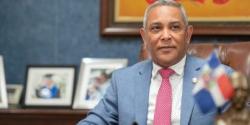 Senador Franklin Romero felicita a los Gigantes de San Francisco por conquistar el campeonato de la LNB