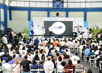 Víctor Atallah refuerza la campaña "Ganémosle al Dengue" tras impactar a más un millón de personas