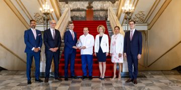 El CEO de VINCI Airports presenta al Ministro de la Presidencia el premio ASQ de ACI, reafirmando el compromiso de largo plazo del Grupo con la República Dominicana