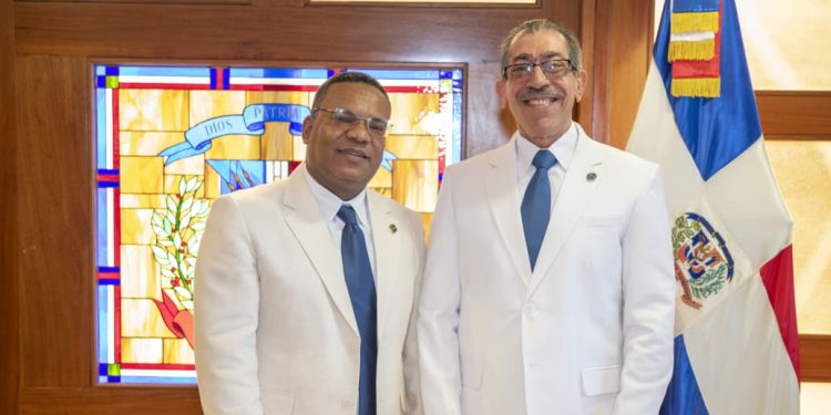Rector Asjana David designa al maestro Gerson Díaz director general de Comunicaciones de la UASD