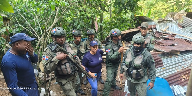 Autoridades de Medio Ambiente recuperan área protegida y apresan indocumentados en las saltos de Jima en Bonao