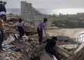 Rescatan con vida a dos personas tras casi un mes bajo los escombros