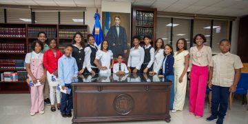 Jóvenes locutores de Los Domis con Filtro fortalecen su formación ciudadana con visita guiada al Senado de la República