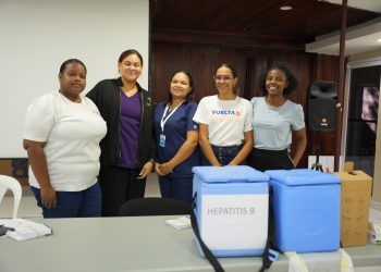 Hospital Moscoso Puello conmemora el Día Mundial contra la Hepatitis con jornada de vacunación para colaboradores
