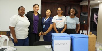Hospital Moscoso Puello conmemora el Día Mundial contra la Hepatitis con jornada de vacunación para colaboradores